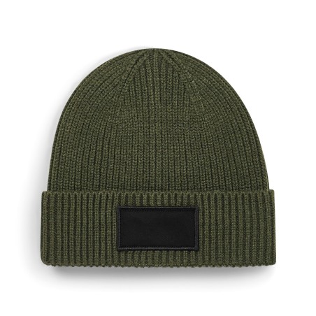 Gorro moderno con parche