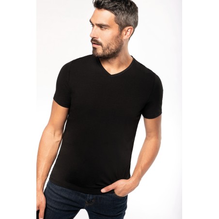 Camiseta con elastano cuello de pico hombre