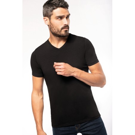 Camiseta con elastano cuello de pico hombre