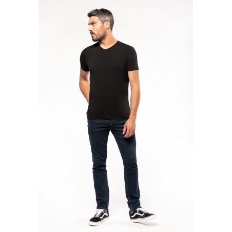 Camiseta con elastano cuello de pico hombre