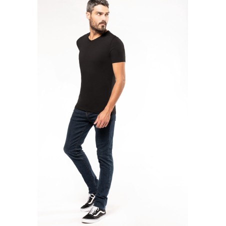 Camiseta con elastano cuello de pico hombre