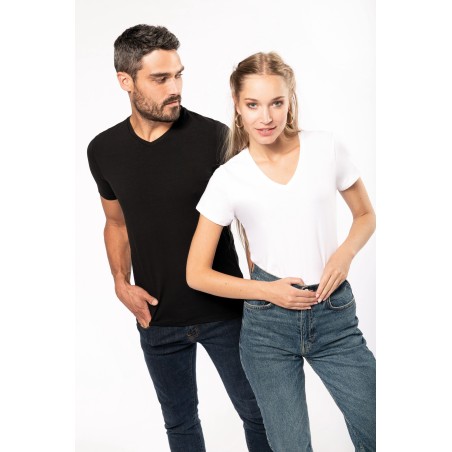 Camiseta con elastano cuello de pico hombre