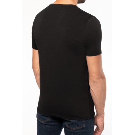 Camiseta con elastano cuello de pico hombre