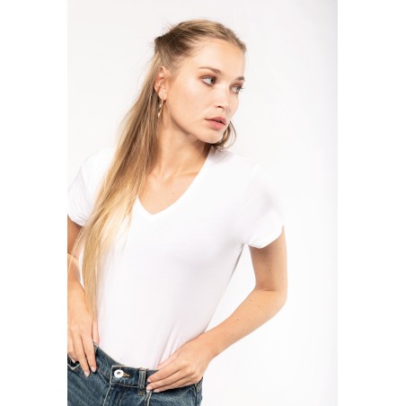 Camiseta con elastano cuello de pico mujer