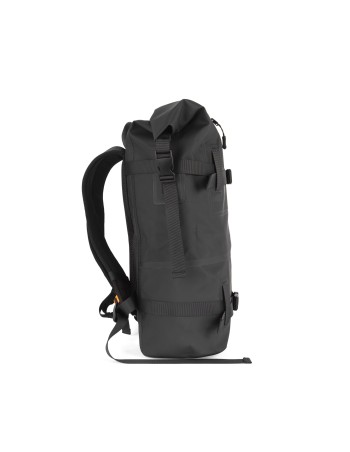 Mochila impermeable con correas de compresión 2