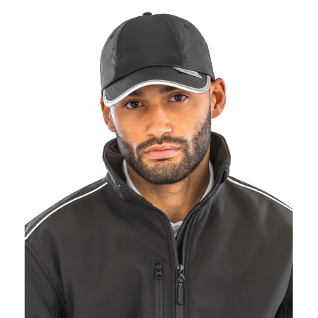 Gorra con bordes reflectantes