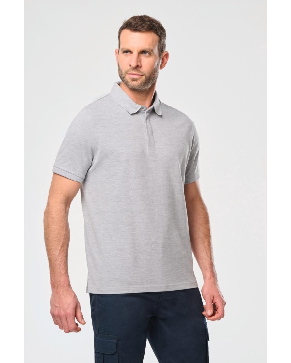 Polo con botones a presión y manga corta
